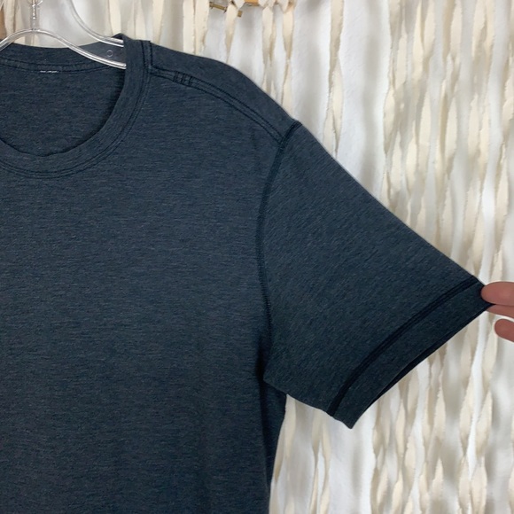 Men's Lululemon CharcoalGray/Black Short Sleeve Tee - Picture 2 of 5